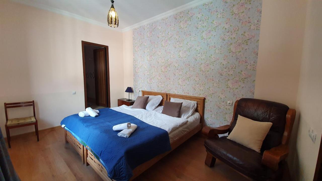 Guest House Sandro Степанцмінда Екстер'єр фото