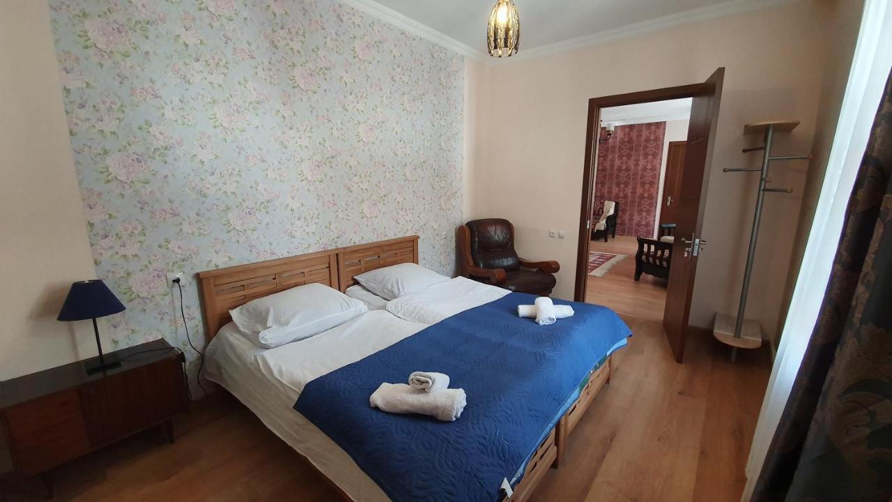 Guest House Sandro Степанцмінда Екстер'єр фото