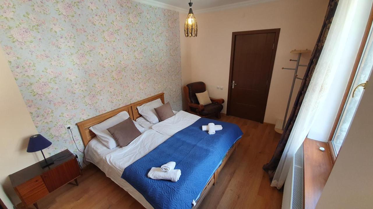 Guest House Sandro Степанцмінда Екстер'єр фото